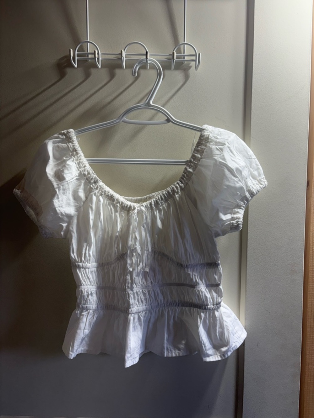 Women’s White Peasant Puff-Sleeve Smocked Hem Blouse